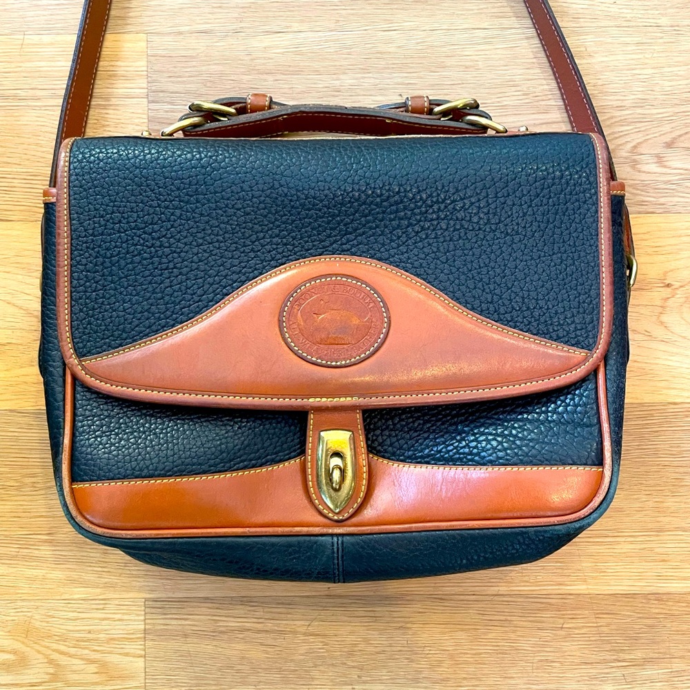 Dooney & Bourke classic 90s vintage black and tan leather crossbody large Pink
